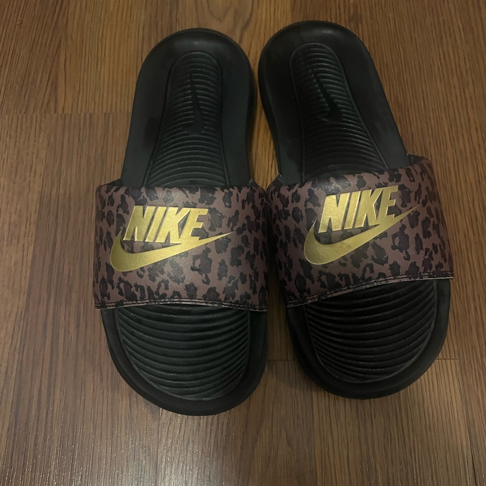 Nike leopard slides